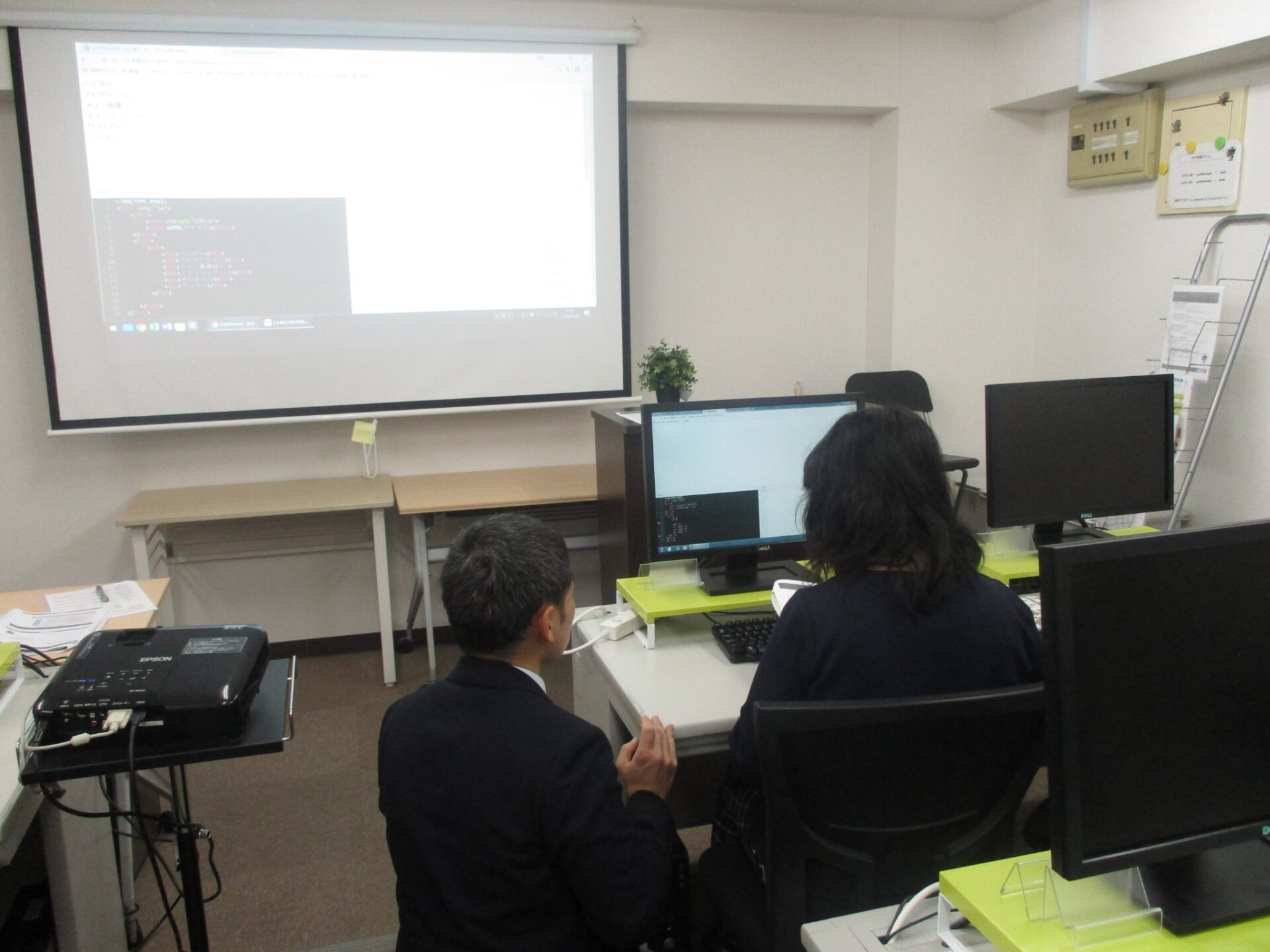 もしPC操作でつまづいてもすぐに講師がフォローに伺います